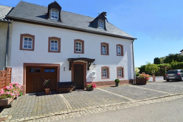 Romantisch verblijf in gerenoveerde boerderij nabij de Kyll in de Eifel - thumbnail 1