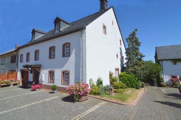 Romantisch verblijf in gerenoveerde boerderij nabij de Kyll in de Eifel - thumbnail 6