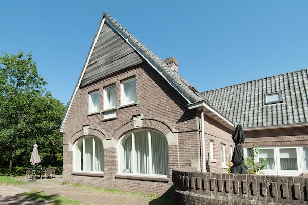 Huize Glory Parel: sfeervol vakantiehuis tussen bos en strand in Bergen aan Zee - thumbnail 1