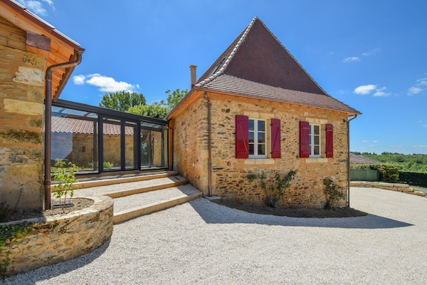10-persoons landhuis met privézwembad in St. Medard D'excideuil - thumbnail 3