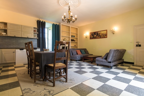 Op 1,0 km van het meer: Kasteelappartement in Chalais - thumbnail 2