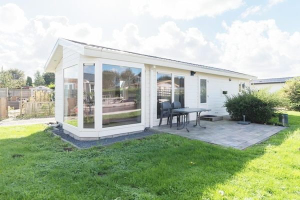 Vrijstaand Zaans chalet in West-Graftdijk voor 6 personen met tuin - thumbnail 1