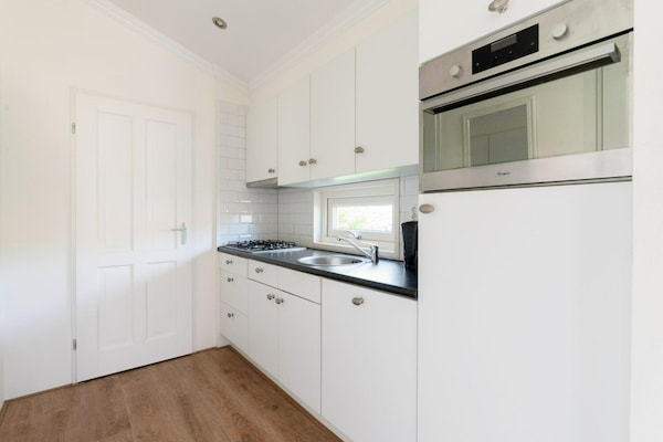 Vrijstaand Zaans chalet in West-Graftdijk voor 6 personen met tuin - thumbnail 4