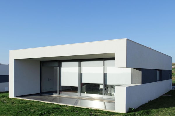 Moderne villa met zeezicht en zwembad op vakantiepark in Lourinhã - thumbnail 1