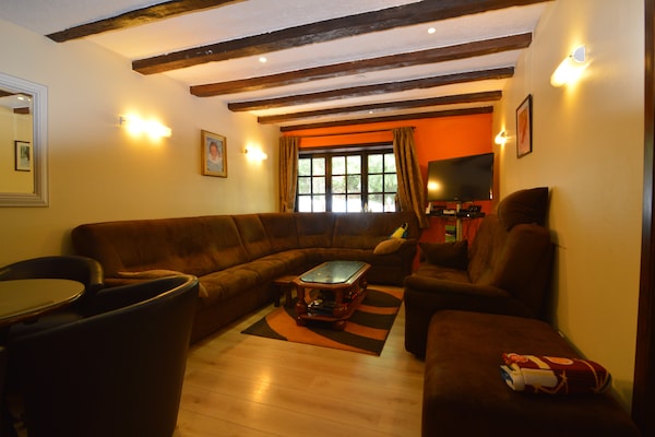 les-linaigrettes sleeps 24