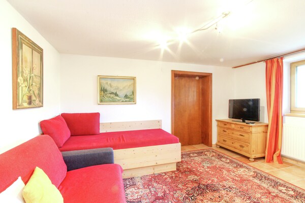 Authentiek Tirools chalet met panoramisch bergzicht in Niederndorf - thumbnail 3