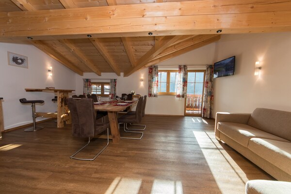 Ruim landhuis direct aan de piste in Kaprun voor 14 personen - thumbnail 6
