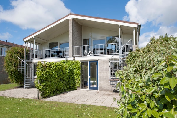 Ruime strandvilla voor 14 personen op Roompot Beach Resort in Kamperland - thumbnail 1