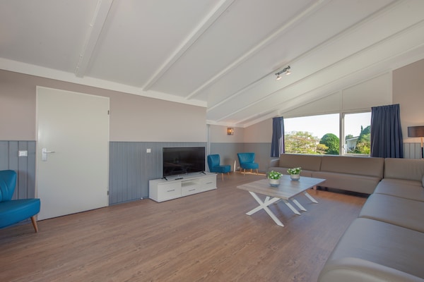 Ruime strandvilla voor 14 personen op Roompot Beach Resort in Kamperland - thumbnail 3