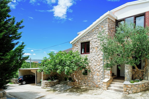 Knus bosappartement op 300m van zee in Starigrad Paklenica - thumbnail 2
