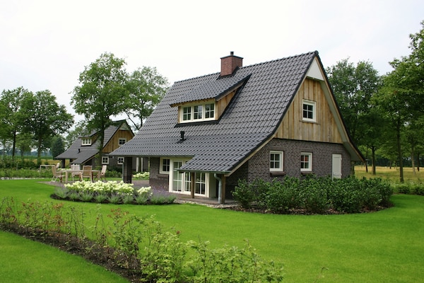 Luxe Twents-Saksische villa met gashaard en wellness op Hof van Salland - thumbnail 1
