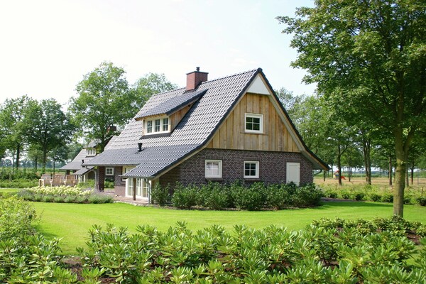 Luxe wellnessvilla op vakantiepark Hof van Salland, hond welkom - thumbnail 1