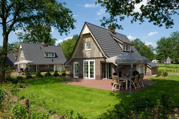 Luxe Twentse villa met sauna en sunshower op Hof van Salland - thumbnail 1