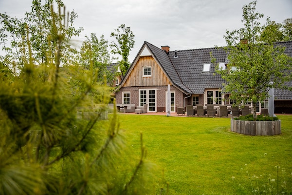Luxe Twents-Saksische villa voor 14 personen in Hof van Salland - thumbnail 1