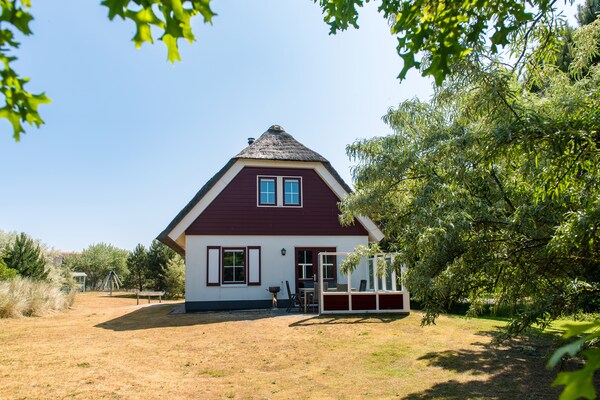 Vrijstaande rietgedekte villa voor 8 personen op Ameland, 100m van het strand - thumbnail 5