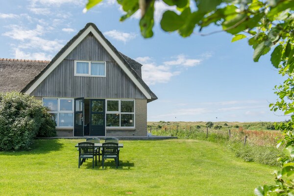 Ruime villa op Ameland: 6p, 3 slpk, 2 badkamers, dicht bij duinen en strand - thumbnail 5