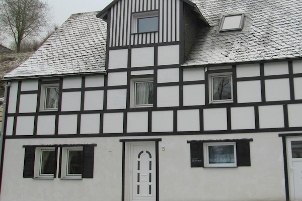 4-persoons appartement in centrum Schmallenberg-Oberkirchen aan de piste - thumbnail 6