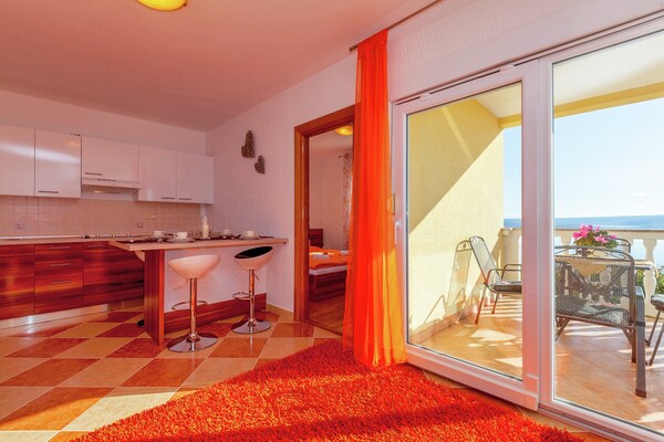 Knus appartement met privézwembad op 300m van zee in Dramalj - thumbnail 4
