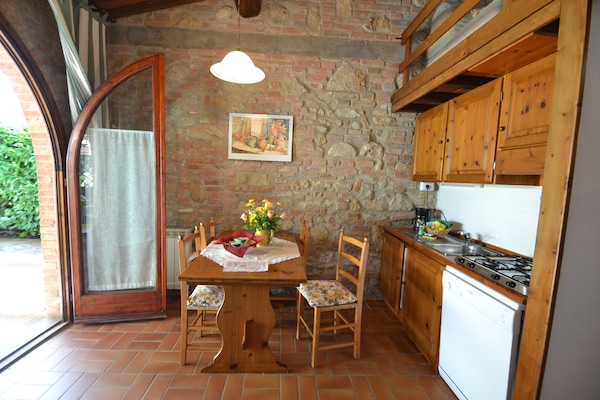 Ruim appartement Iris e Rosa tea in Montaione voor 8 personen - thumbnail 4