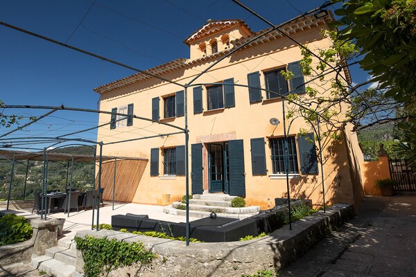 Villa met privézwembad in Grasse: authentieke 18e-eeuwse charme - thumbnail 2