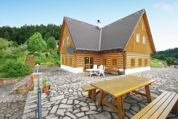 12-persoons villa met privézwembad in Pecka - thumbnail 5