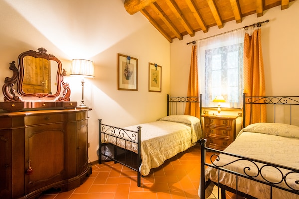 Authentiek Toscaans vakantiehuis met privétuin en zwembad bij Volterra - thumbnail 2