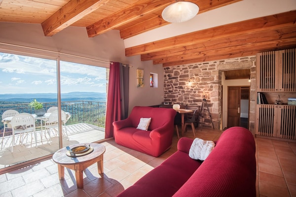 Vrijstaande stenen villa met privézwembad en panoramisch bergzicht - thumbnail 2