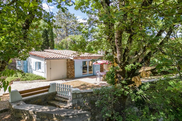 Vrijstaand vakantiehuis met zwembad en uitzicht op de Ardèche heuvels - thumbnail 2