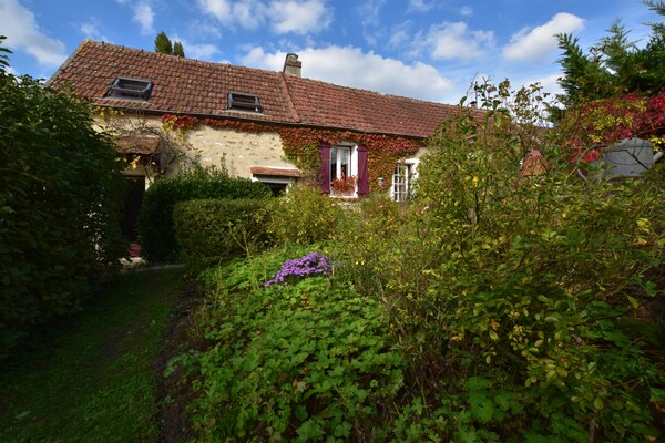 Sfeervol vakantiehuis Marie-Rose in rustige Mézy-Moulins - thumbnail 3