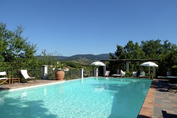 Op 600 m van het centrum: Ruim vakantiehuis Cipresso Nove in Montecarelli - thumbnail 4