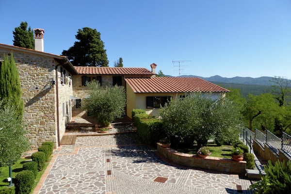 Op 600 m van het centrum: Ruim vakantiehuis Cipresso Nove in Montecarelli - thumbnail 3