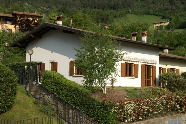 Casa Lucia Due: Ruim vakantiehuis nabij Idromeer met privétuin voor 6 personen - thumbnail 2