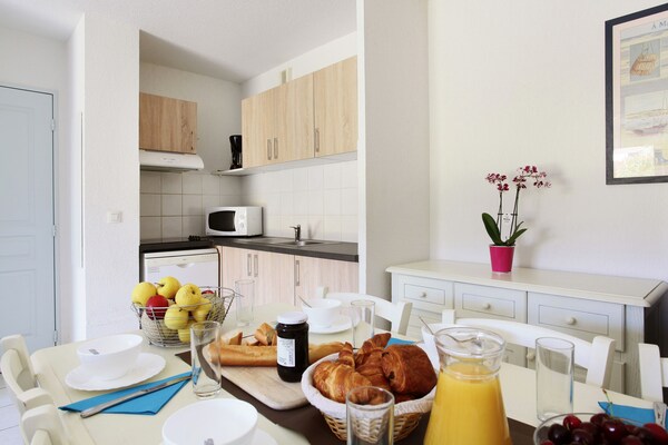 Levendig appartement voor 9 personen op vakantiepark in Saint-Aygulf - thumbnail 4