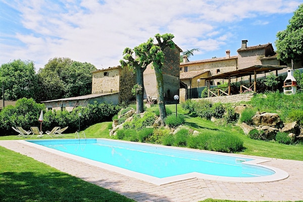 Knus vakantiehuis voor 2 met zwembad & tuin in Monte Santa Maria Tiberina - thumbnail 4
