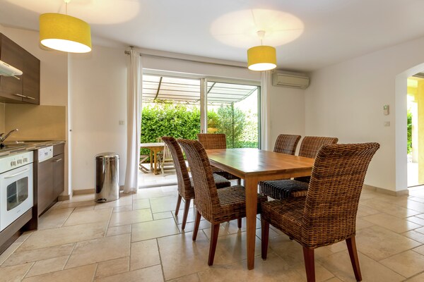 Modern appartement Verdi in bosrijke omgeving van Montauroux - thumbnail 3
