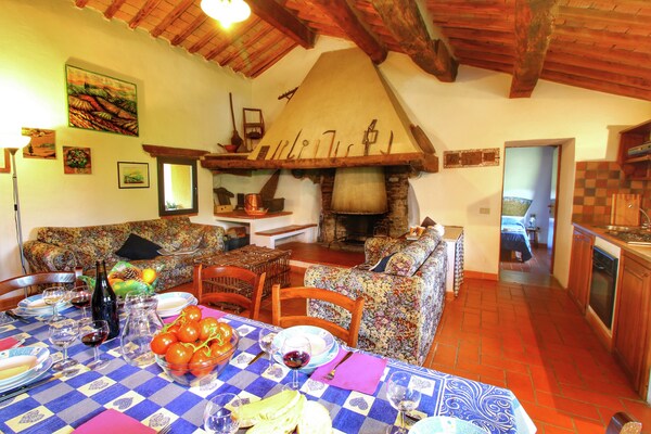 Authentieke Toscaanse boerderij met zwembad en uitzicht in Castiglione d'Orcia - thumbnail 2
