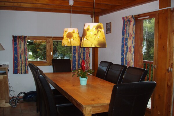 Authentiek chalet voor 8 aan de piste met panoramisch uitzicht op het meer - thumbnail 4