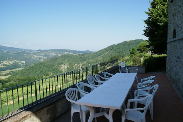 Villa Vivai: Ruim Toscaans vakantiehuis voor 12 personen met zwembad bij Dicomano - thumbnail 5