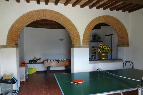 Villa Vivai: Ruim Toscaans vakantiehuis voor 12 personen met zwembad bij Dicomano - thumbnail 4