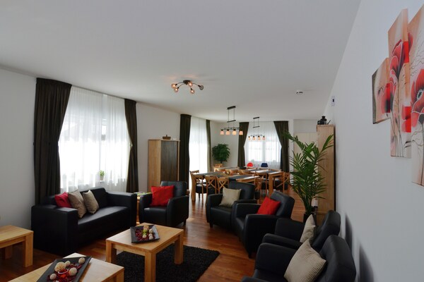 Ruime 17-persoons villa in Küstelberg bij Winterberg met tuin en balkon - thumbnail 2