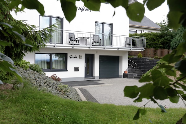 Ruime 17-persoons villa in Küstelberg bij Winterberg met tuin en balkon - thumbnail 1