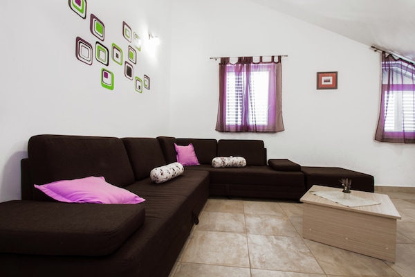 Aan zee gelegen ruim appartement in Srima voor 7 personen - thumbnail 6