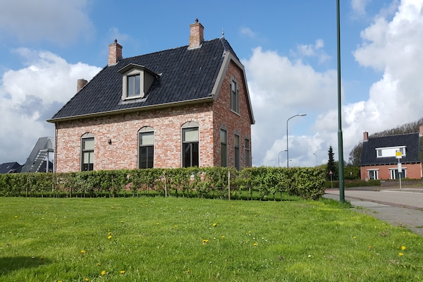 Enkhuizen: sfeervol vakantiehuis in hartje vissersdorp Zoutkamp - thumbnail 1
