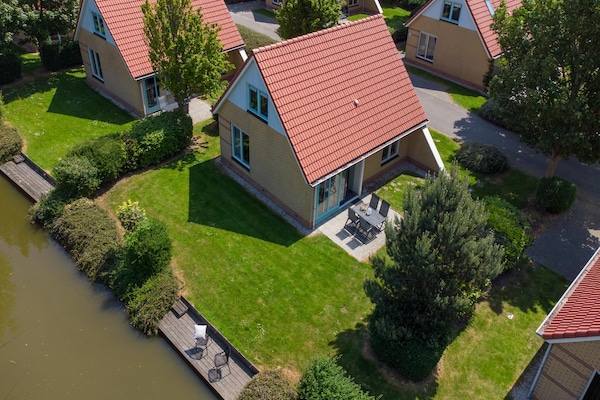 Vrijstaand waterhuis met privé sauna aan het IJsselmeer - thumbnail 1