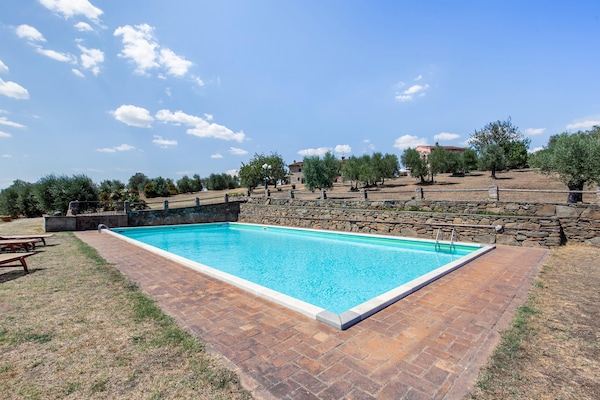 Romantisch 17e-eeuws boerderij-appartement met panoramisch uitzicht op de Arno-vallei - thumbnail 1