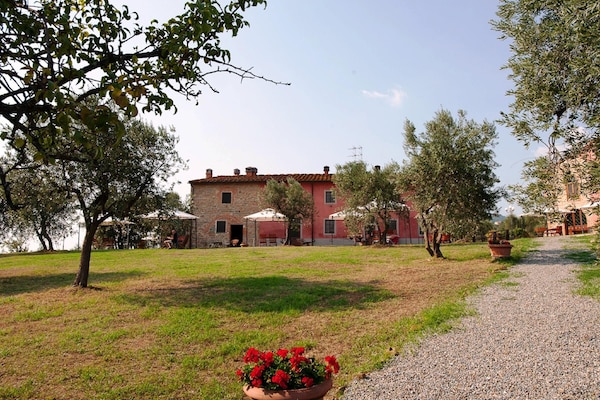 Romantisch 17e-eeuws boerderij-appartement met panoramisch uitzicht op de Arno-vallei - thumbnail 5