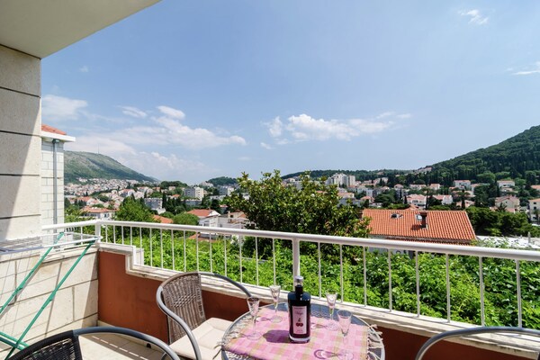 Knus appartement in Dubrovnik met terras, vlak bij het strand - thumbnail 4