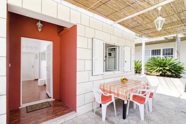 Knus appartement in Dubrovnik met terras, vlak bij het strand - thumbnail 3