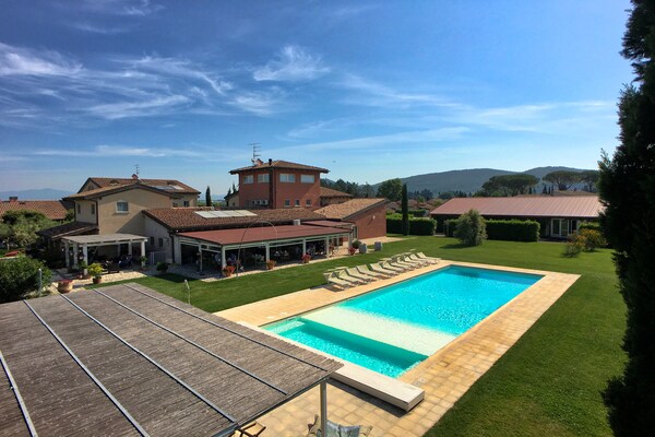 Toscaans vakantiehuis voor 8 personen met zwembad, wellness & golf nabij zee - thumbnail 3