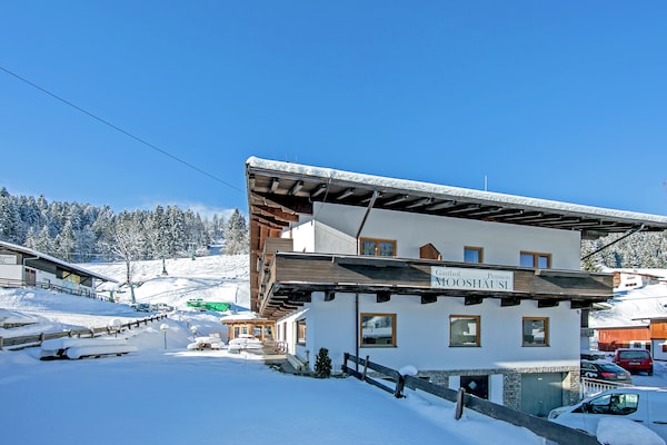 chalet-an-der-piste sleeps 24